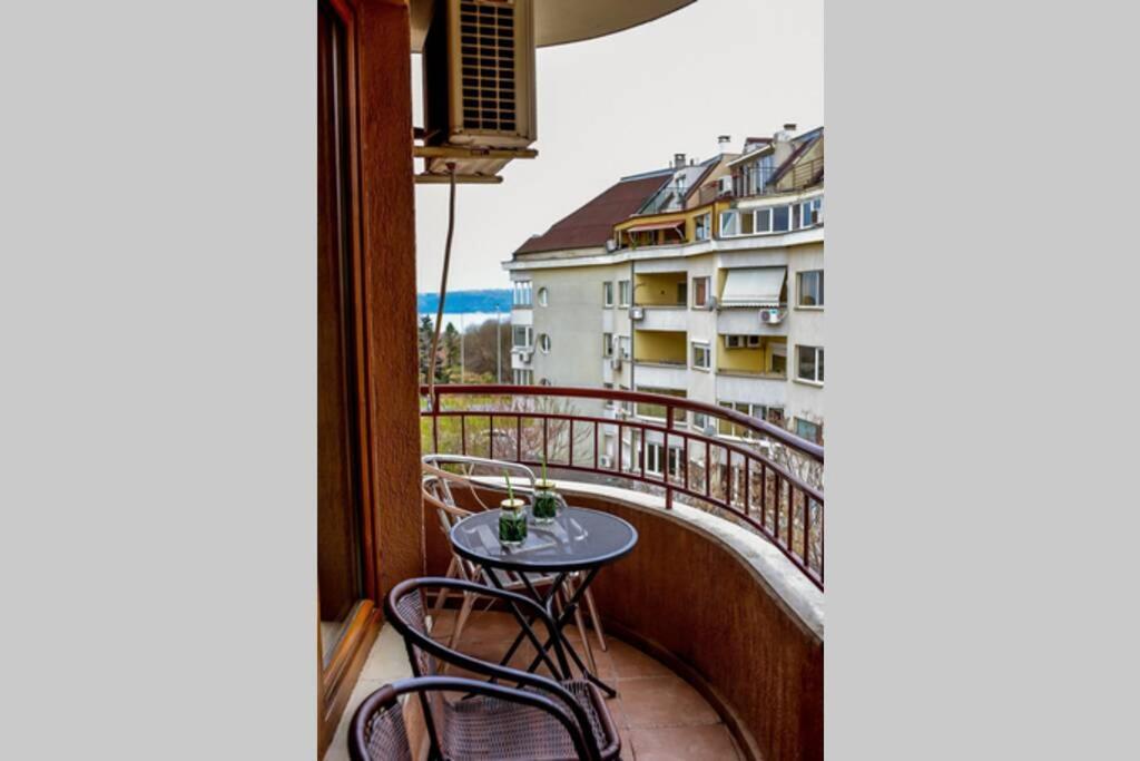 Sea View Apartment Next To Sea Garden And Beach Варна Экстерьер фото