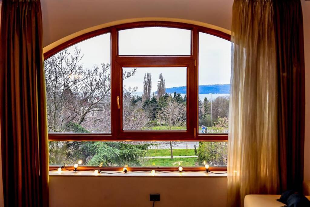 Sea View Apartment Next To Sea Garden And Beach Варна Экстерьер фото